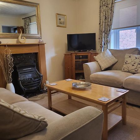Vila Grayz Townhouse - Free Onsite Parking For 2 Cars Lincoln Exteriér fotografie